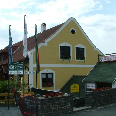 Borbaratok Panzio Hotel Badacsonytomaj Exterior photo