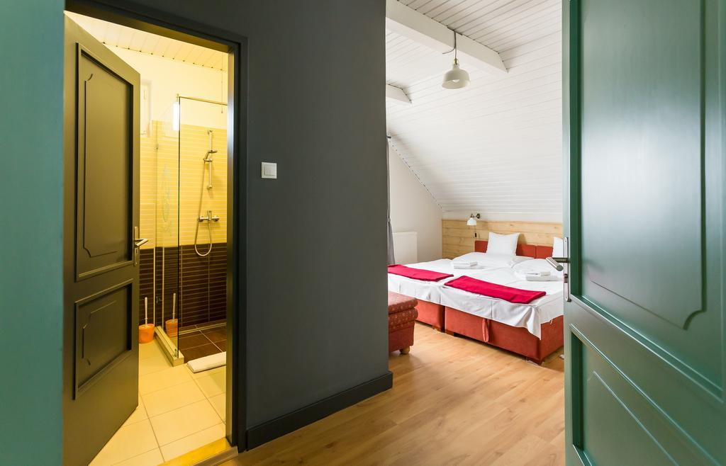 Borbaratok Panzio Hotel Badacsonytomaj Exterior photo